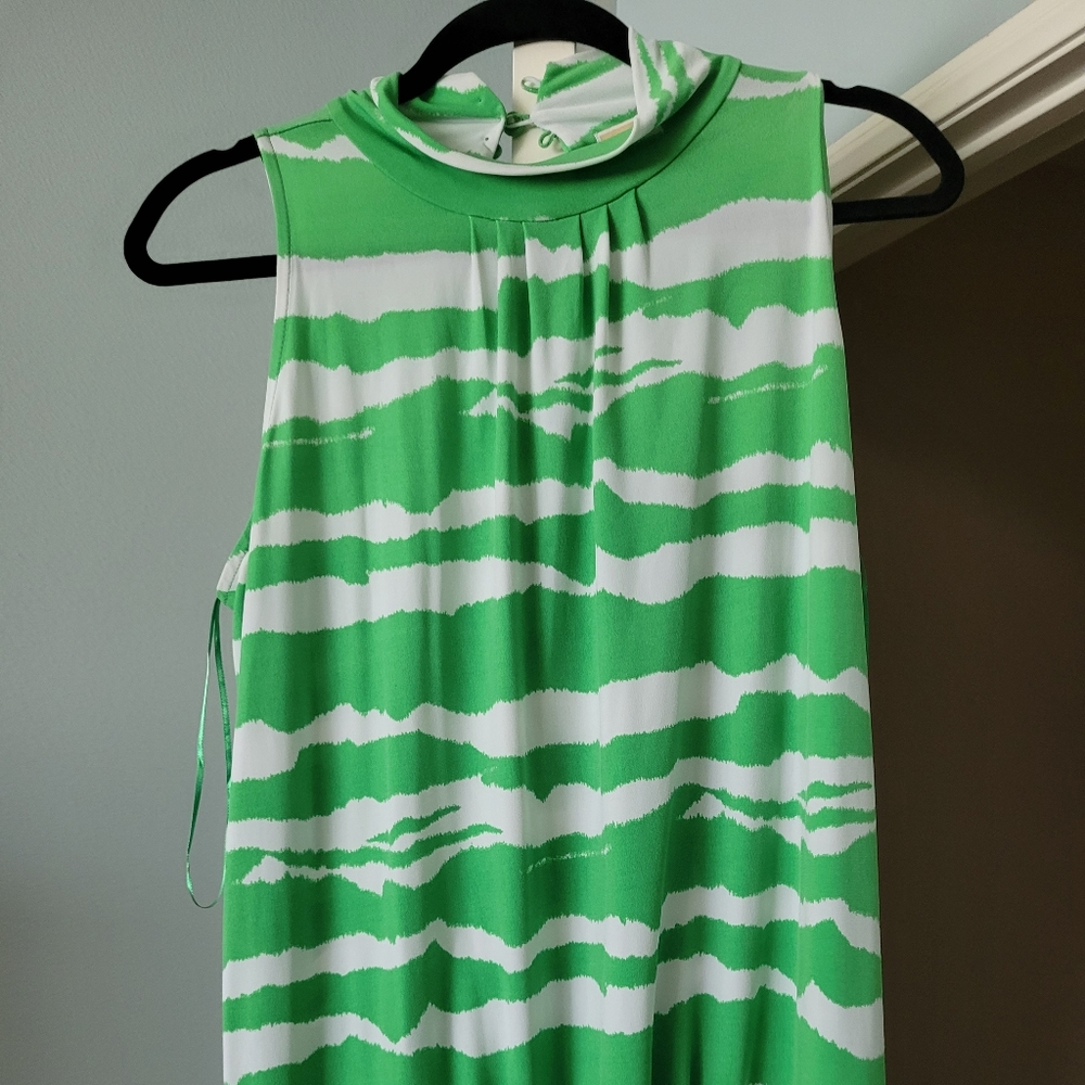 Sleevless blouse